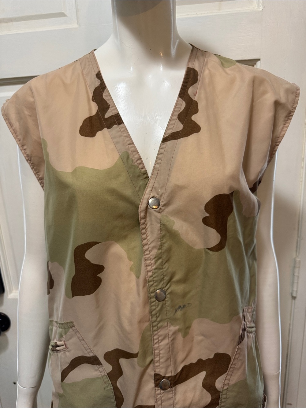 Sleeveless Desert Camo Utility Vest - Picture 2 of 11